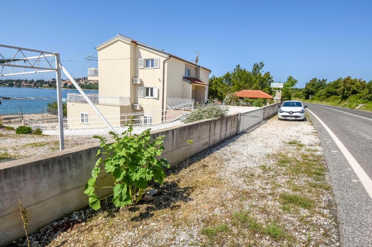 Apartments Silvana Rogoznica  Exteriör bild